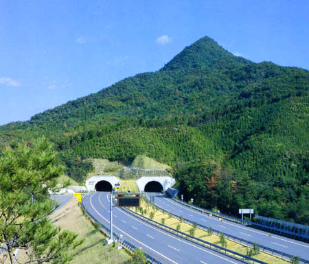Sanyo Expressway Ryugatake Tunnel