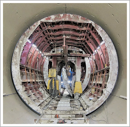 二次覆工(耐硫酸コンクリート)施工状況